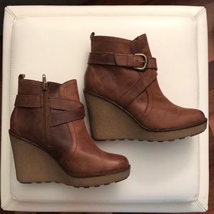 Aldo leather ankle boots in size 6